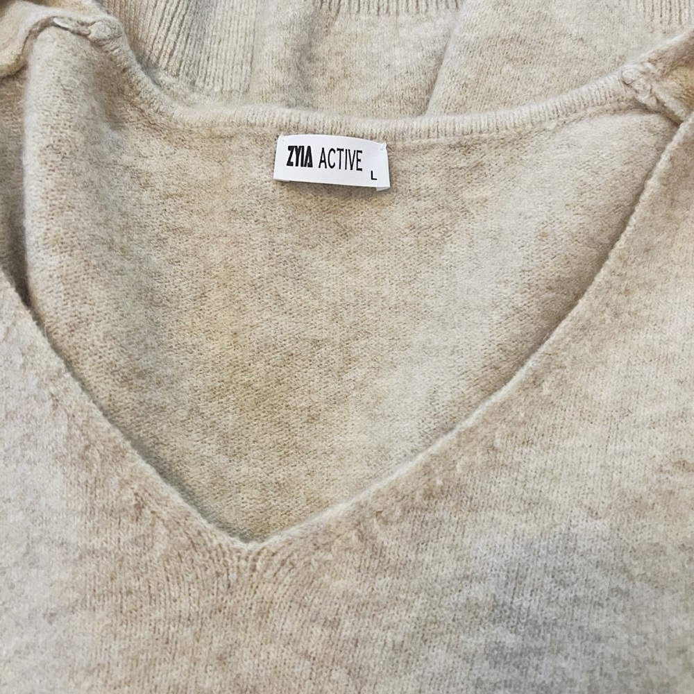 Large Zyia Active Sweater - Picture 4 of 4